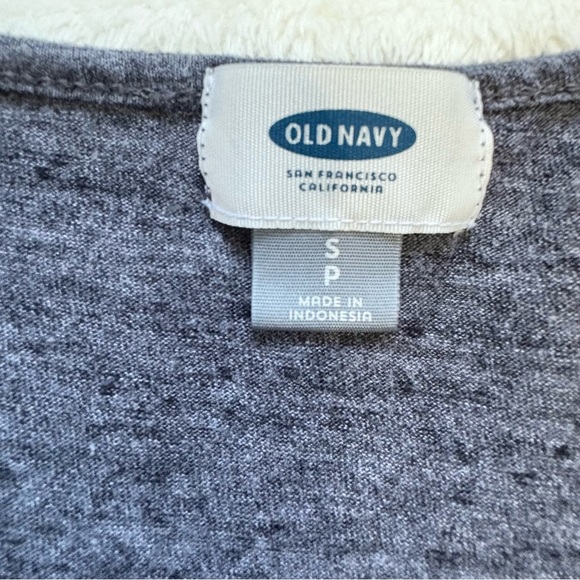 4/25$ Old Navy Cold Shoulder Short Sleeve Top Gray Womens Small - Picture 3 of 6